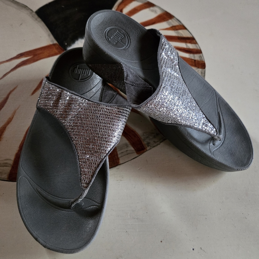 Fitflop Lulu Superglitz Silver And Gray Glitter Fitness Sandal Size 7